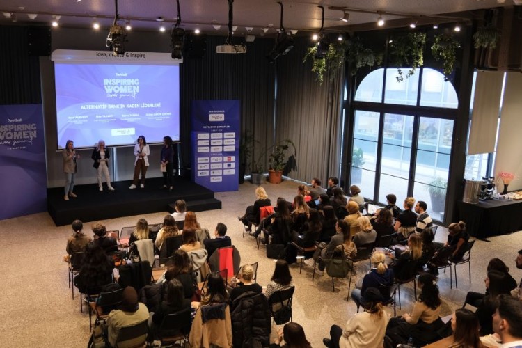 YOUTHALL TÜRKİYE'NİN KADIN LİDERLERİ GENÇ PROFESYONELLERE İLHAM OLDU