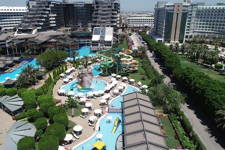 Antalya son yılların en hareketli bayram tatilini geçirdi