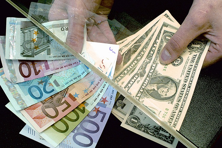 "İki döviz kuru var hangisine inanacağız"