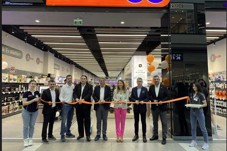 Teknosa İzmir'deki 16'ncı mağazasını açtı