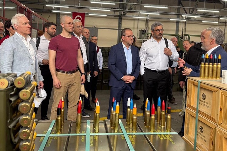 Savunma devi MKE kapılarını NATO'ya açtı