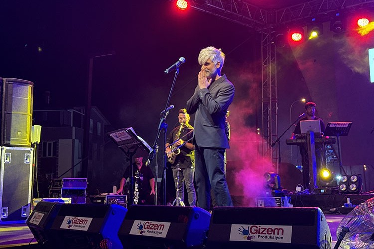 Manuş Baba Afyonkarahisar'da konser verdi