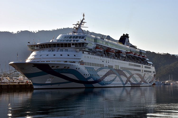 "Crown İris" kruvaziyeri İsrailli turistleri Marmaris'e taşıdı