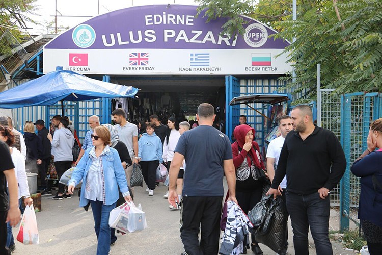 Bulgarlar kışlık alışveriş için Edirne'ye akın etti