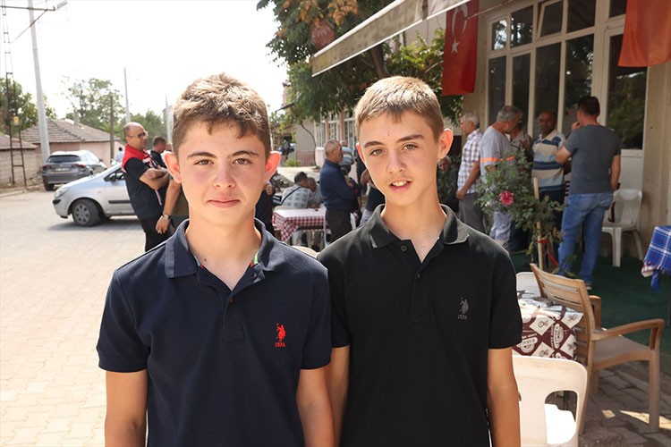 Validen düve isteyen ikizlerin isteği geri çevrilmedi