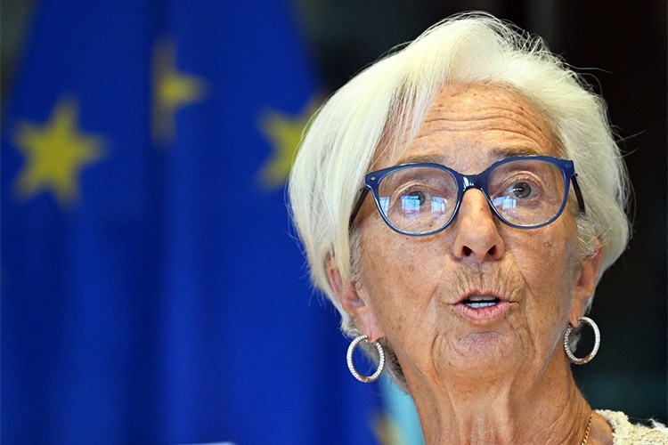 "Faiz kararlarında ihtiyatlı olmamız gerek"