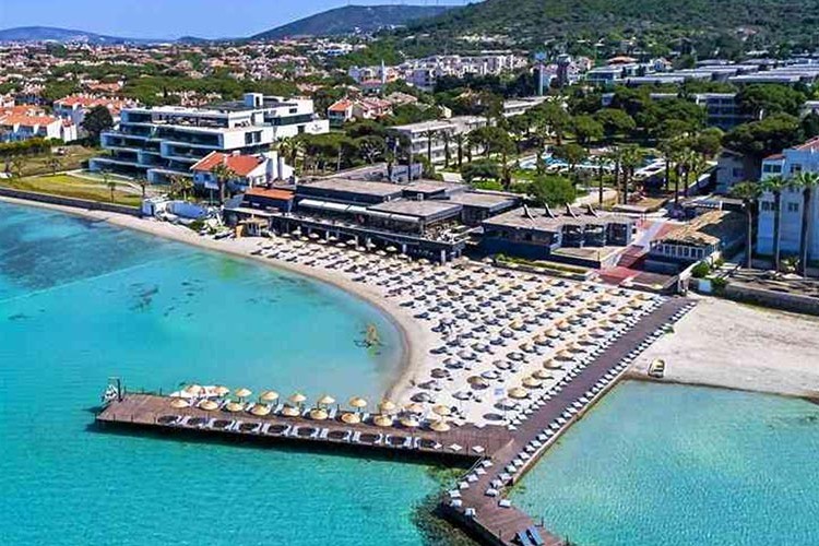 Umut veren turizm cari açığı baskıladı