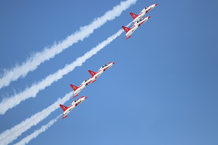 Türk Yıldızları, Pamukkale'de gösteri uçuşu yaptı