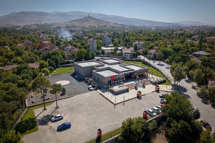 Arslantepe Höyüğü ziyaretçilerini 7 bin yıllık yolculuğa çıkarıyor