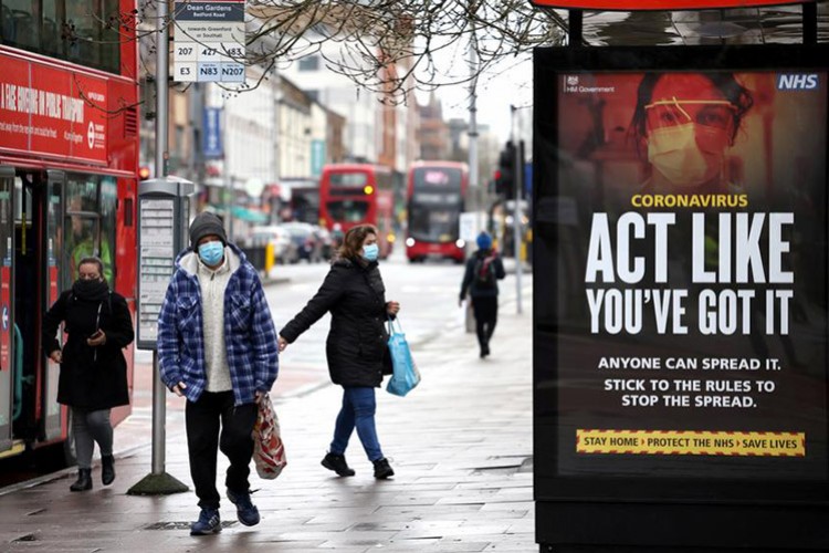 İngiltere'de korona kısıtlamaları kaldırılıyor