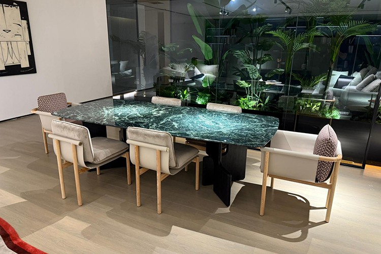 Amerikan mobilya devi İzmir'e geliyor