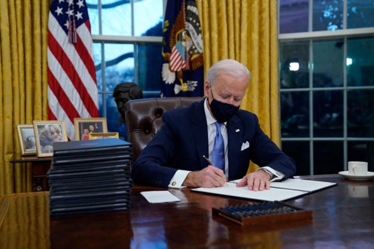 Biden geçici bütçeyi onayladı