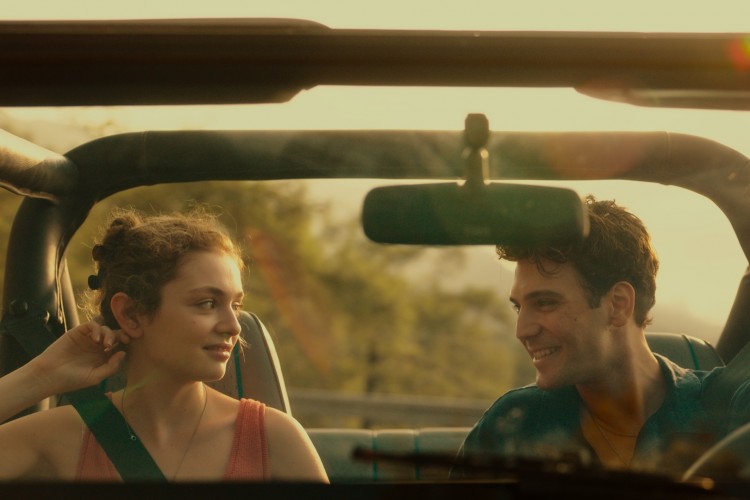 SATIŞ REKORLARI KIRAN GENÇLİK ROMANINDAN UYARLANAN 'GÜNEŞİ SÖNDÜRMEM GEREK' BUGÜN SİNEMALARDA!