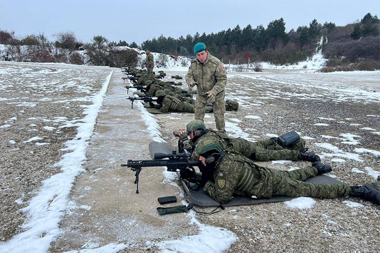 Mehmetçikten Kosovalı askerlere keskin nişancı eğitimi