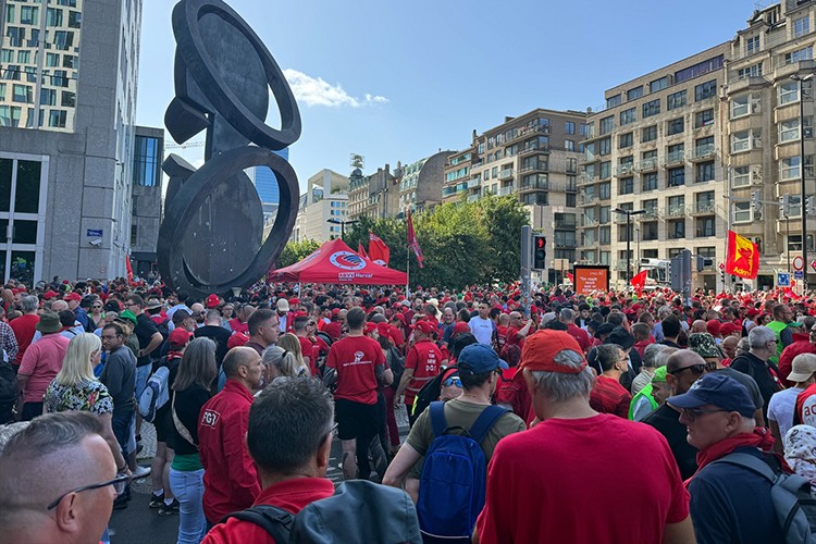 Belçika'da çalışanlar greve gitti