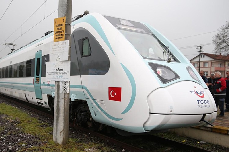 "Milli Banliyö Tren Seti" 2024'te kullanılmaya başlanacak