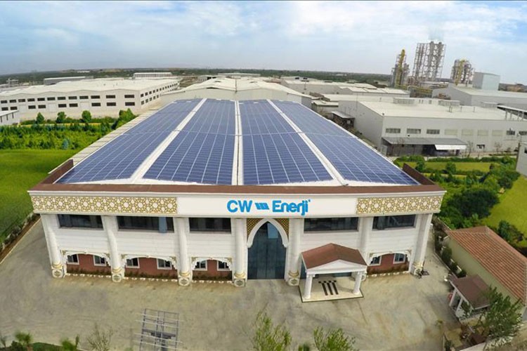 Firmanın çatısına güneş paneli kurdu