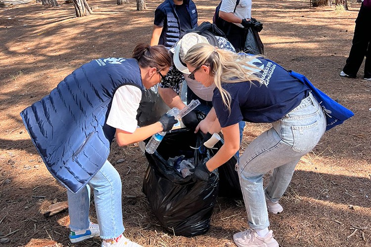 Maviyi Korumaya Devam Ediyor