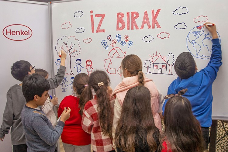 Türk Henkel'in İz Bırak projesi, bu yıl İzmirli çocuklarla buluştu…