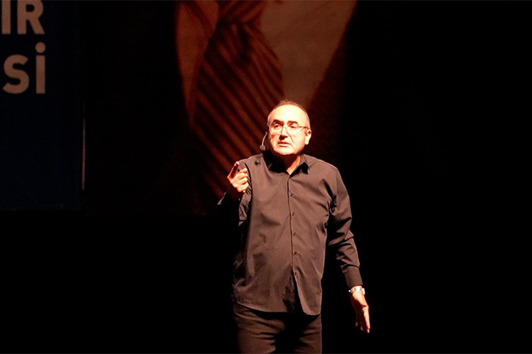 Sunay Akın, 'Cumhuriyet'e giden yol'da Bursalılar ile buluştu