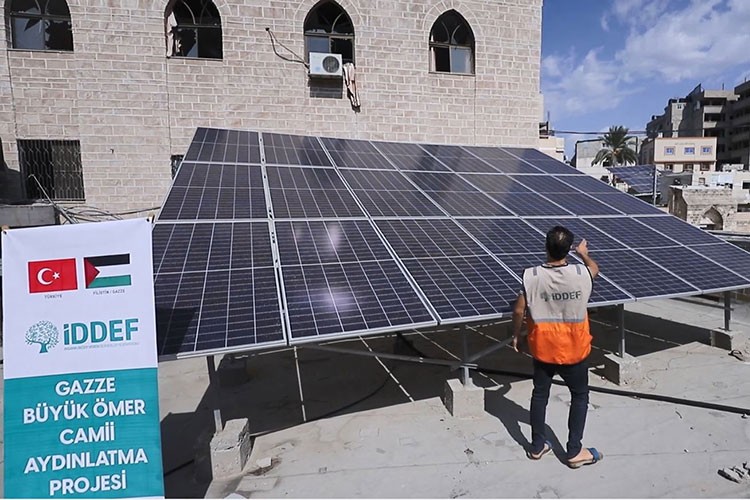 Gazze'deki Büyük Ömer Camii Aydınlandı
