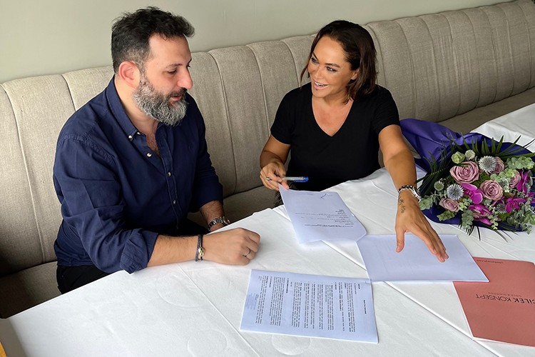 Çilek Konsept, Hülya Avşar ile sözleşmesini yeniledi