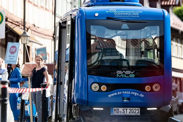 Almanya'da sürücüsüz otobüsler en geç 2027'de yola çıkıyor