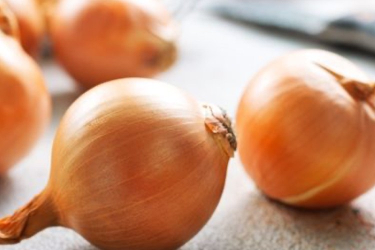 Markette zam şampiyonu kuru soğan