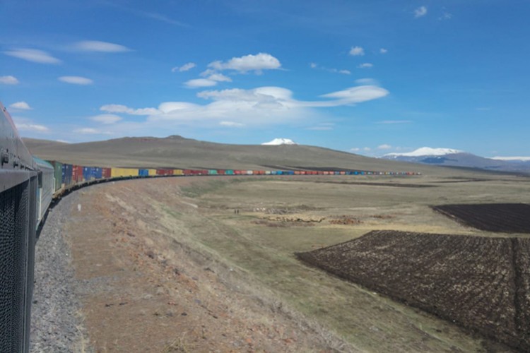 Orta Asya'ya doğru yola çıktı