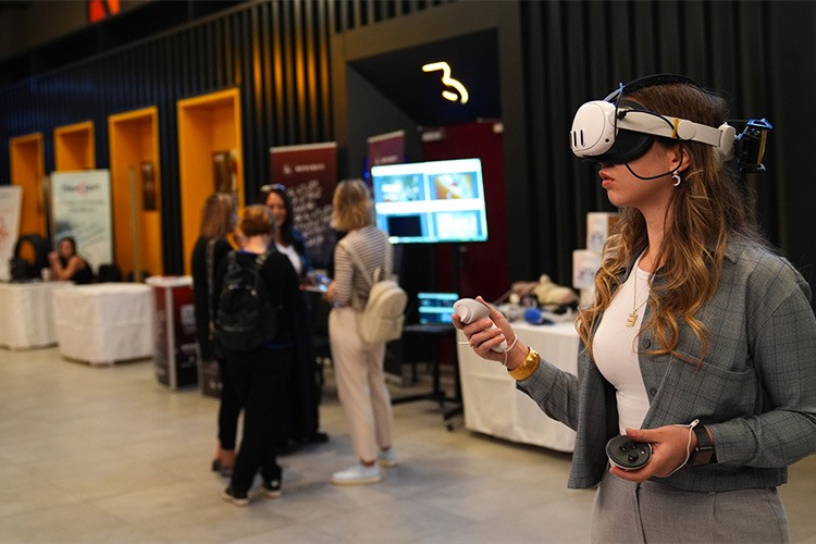 İzmir'de dijital dönüşüm ele alındı