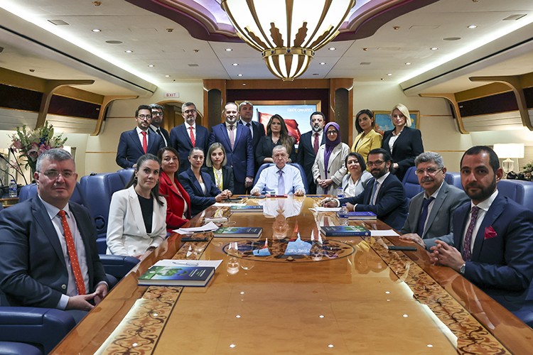 "Enflasyon hızlı bir düşüşe geçecektir"