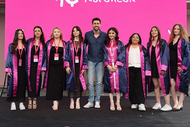 Boğaziçi'nin sularında Koruncuk Vakfı için kulaç atacak