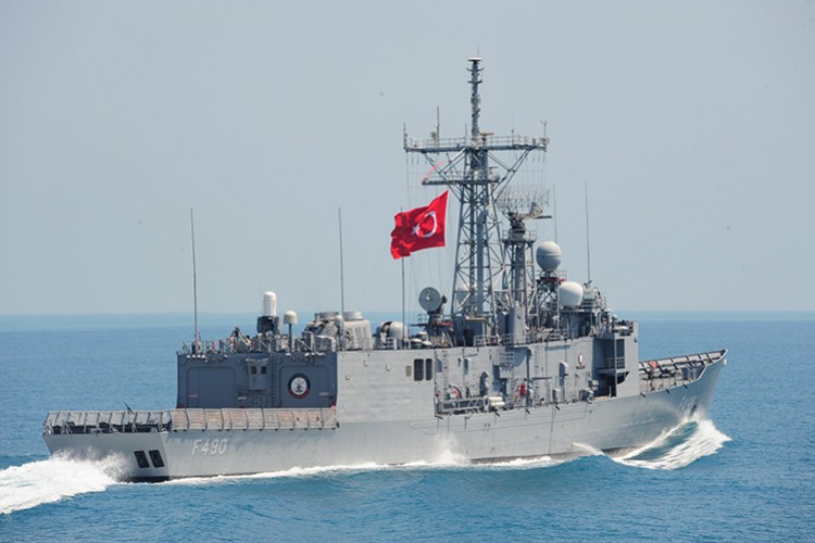 Uçak gemisinden hava savunma eğitimi