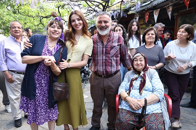 'Dondurmam Gaymak: Gapital' her dakikasında güldürecek