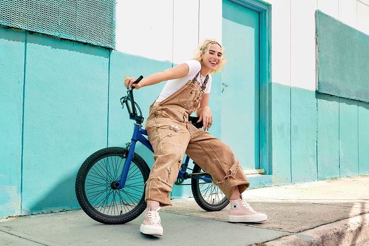 Pembe, Beyaz ve Siyah renkleriyle sezona renk katıyor