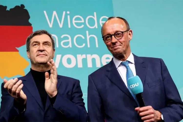 Almanya'da seçimi Muhafazakarlar kazandı