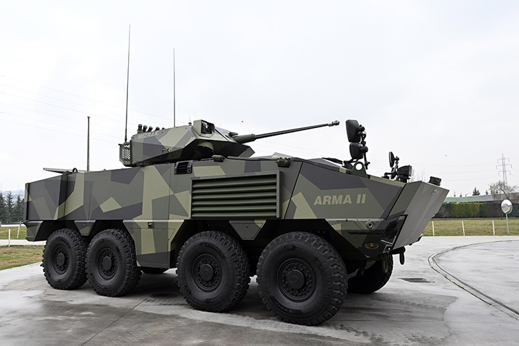 Türkiye'nin yerli motorlu ilk 8x8 aracı göreve hazır