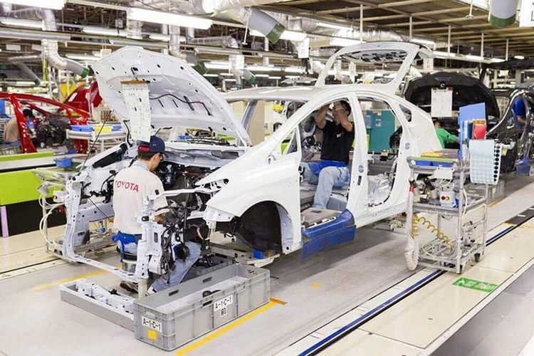 Toyota üretimi bir yılda iki kez düştü