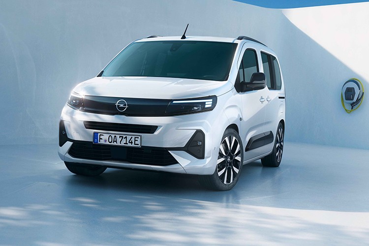 Opel'in hafif ticari araç ailesi profesyonellerle buluşuyor