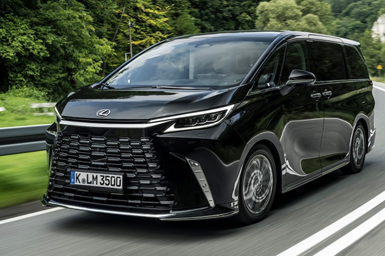 ALJ Türkiye CEO'su Bozkurt, Lexus'un yeni LM modelini değerlendirdi