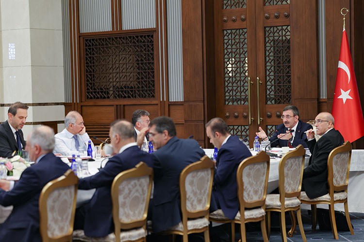 "Fiyat istikrarını sağlamak en önemli önceliğimiz"