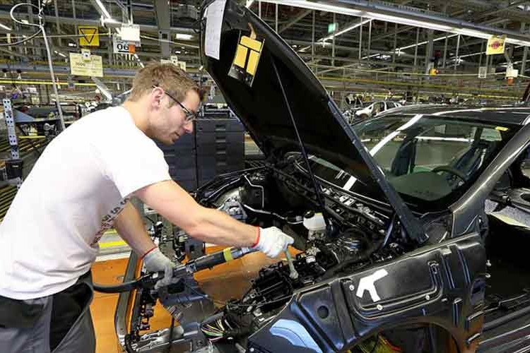 Almanya'da oto tamircilerine uyarı grevi çağrısı