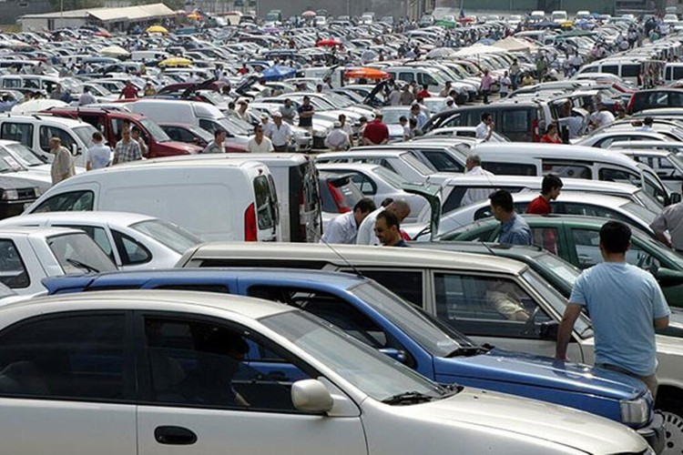 İkinci elde fiyatlar el yakıyor