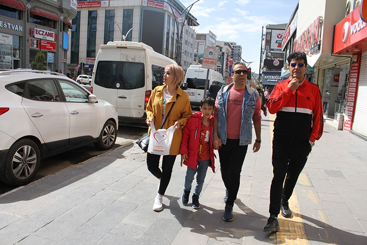 İranlı turistler Ramazan Bayramı'nı Van'da geçiriyor