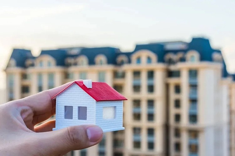 Türkler 11 ayda yurt dışından 2,4 milyar dolarlık konut aldı