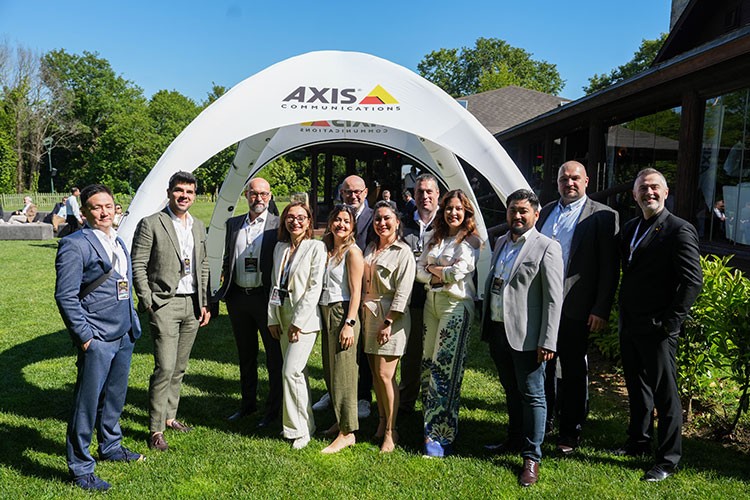 İş Ortaklarını İstanbul'da Buluşturdu