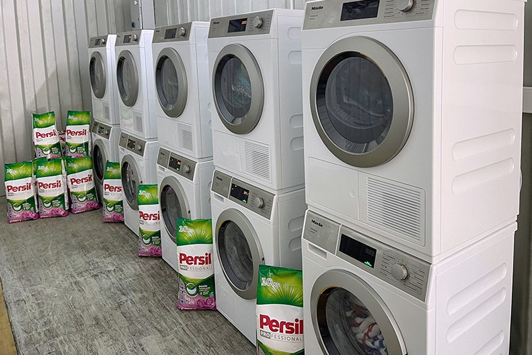 Persil ve Miele depremzedelerin yanında