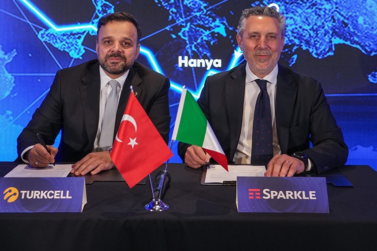 İzmir'den Milano'ya 'Denizaltı Kablo Projesi'