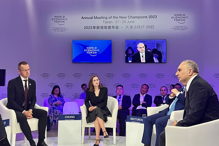 Dünya İş Liderlerini Türkiye'ye Yatırıma Davet Etti