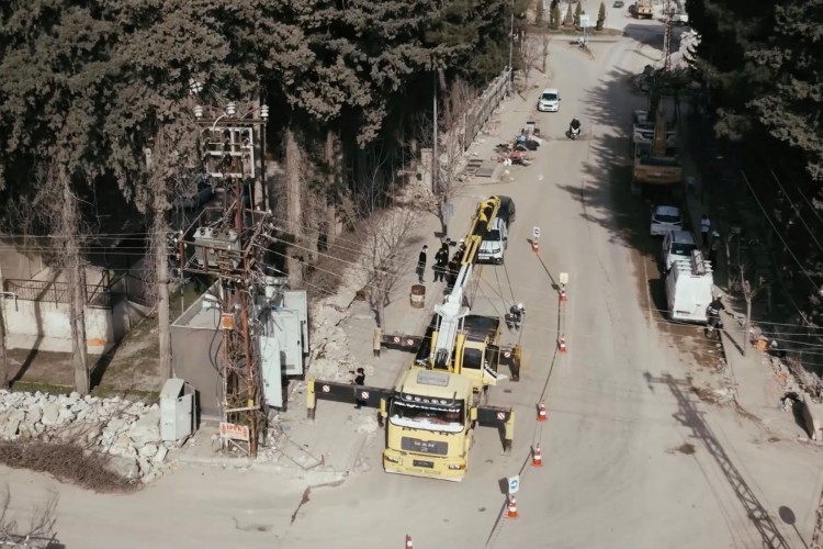 Toroslar EDAŞ'tan deprem bölgesinde asrın elektrik dağıtım operasyonu
